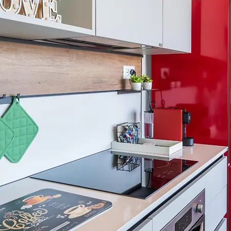 Mary Pool - Giada Apartment